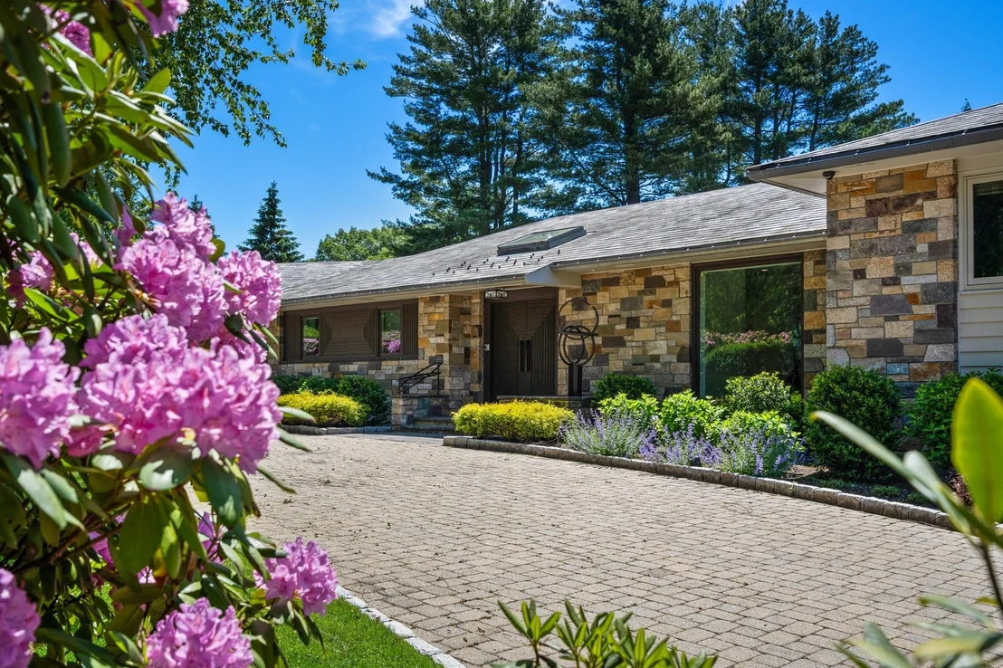 Photo of 9 Singletree Rd