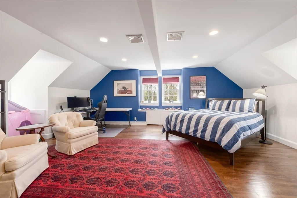 Photo of 355 Buckminster Road