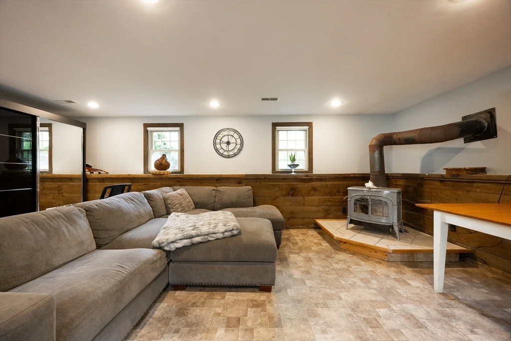 Photo of 23 Lexington Ln