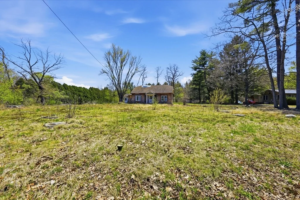 Photo of 1024 Westhampton Rd