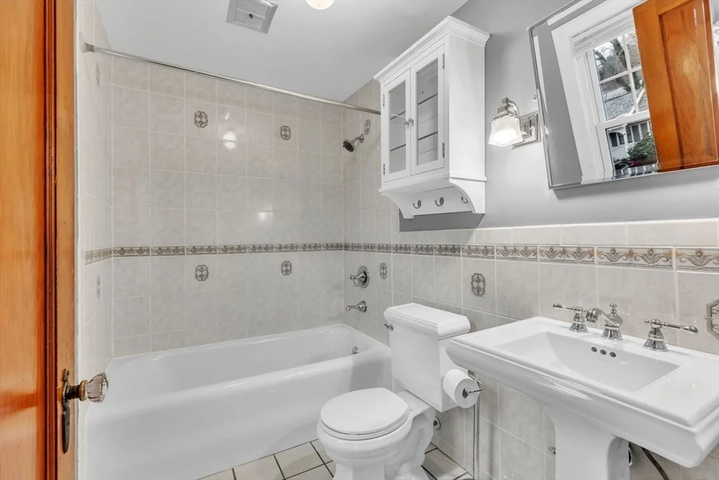 Photo of 458 Broadway St