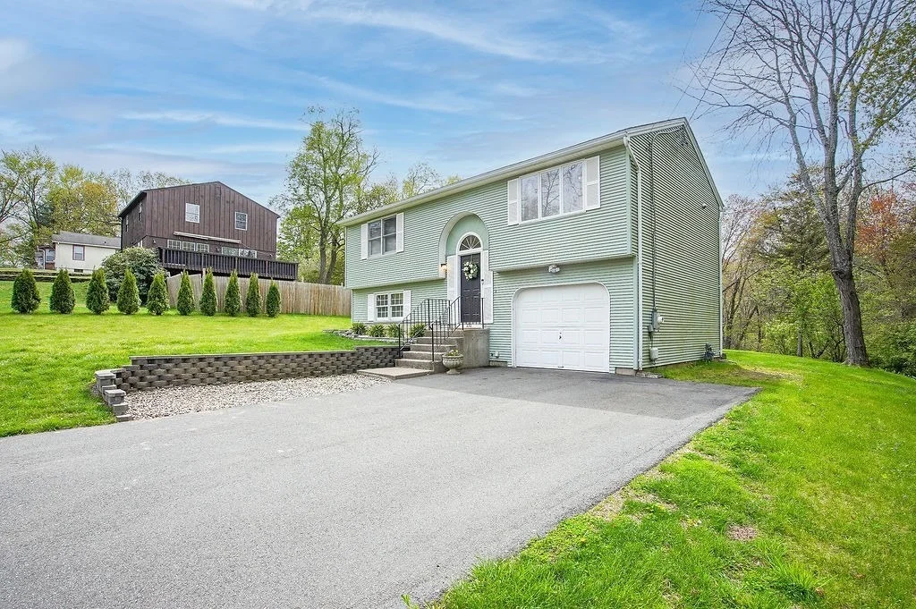 Photo of 131 Queen Ave