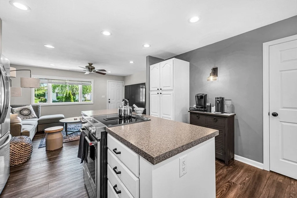 Photo of 46 Rochford Cir