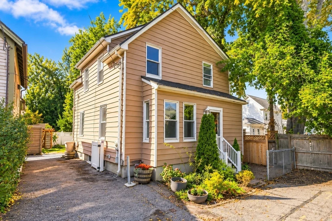 Photo of 12 Linden Pl
