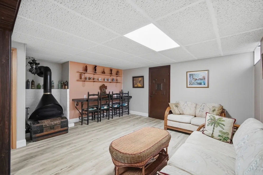 Photo of 6 Sasur St