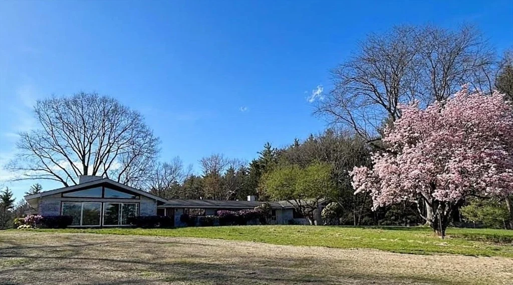 Photo of 19 Bartlett Ave.