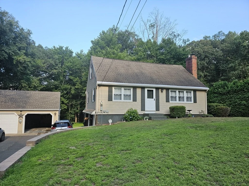 Photo of 152 Shaker Rd