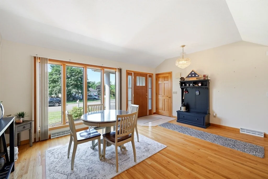 Photo of 142 Oak Knoll Cir