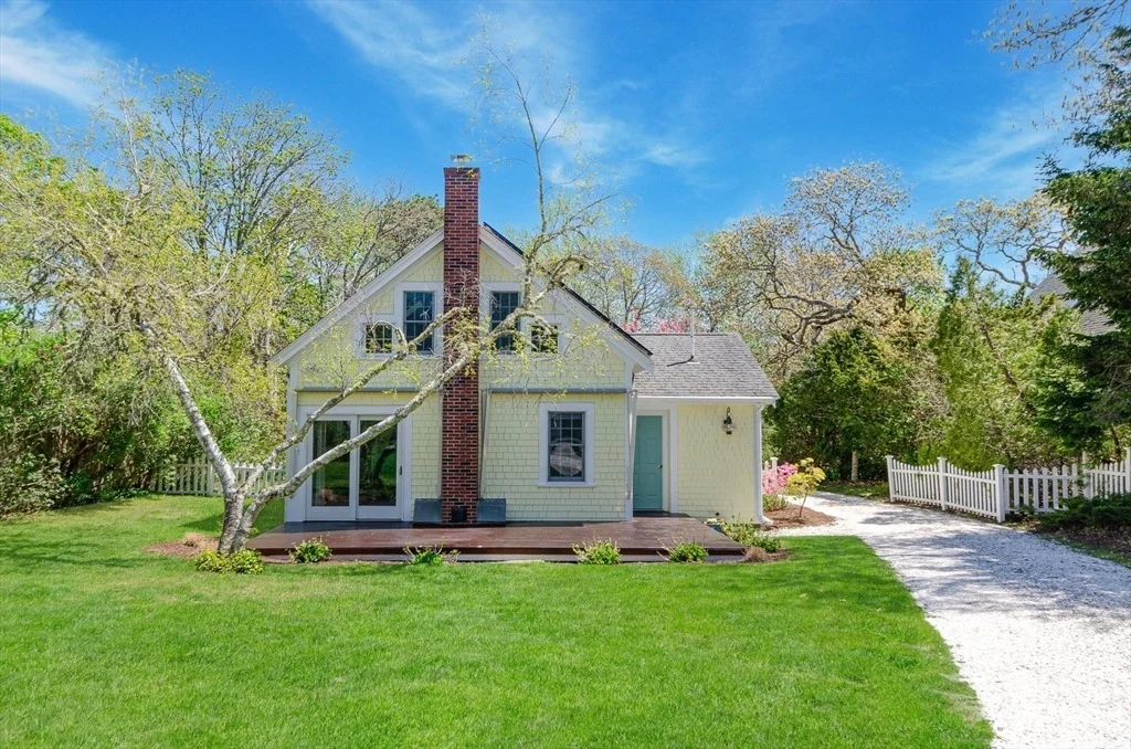 Photo of 1089 Main Street