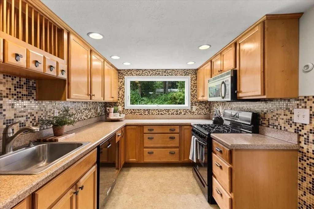 Photo of 83 River Rd