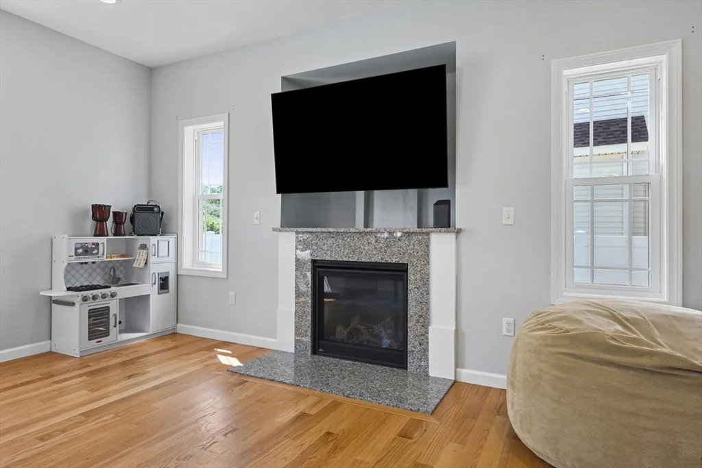 Photo of 51 Elaine Cir