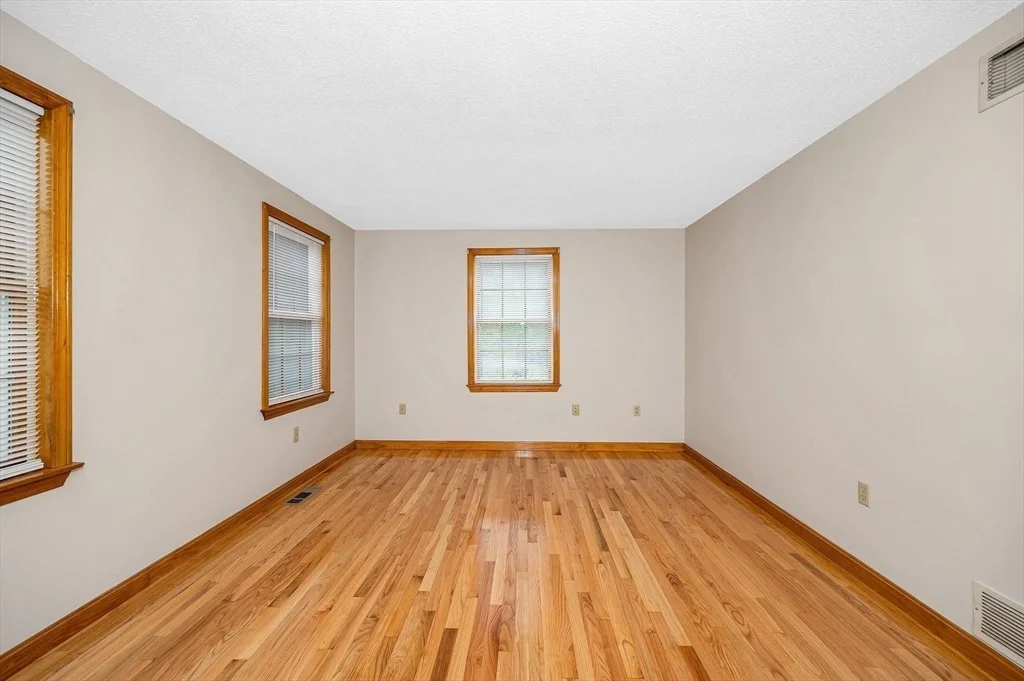 Photo of 91 Leonard Circle