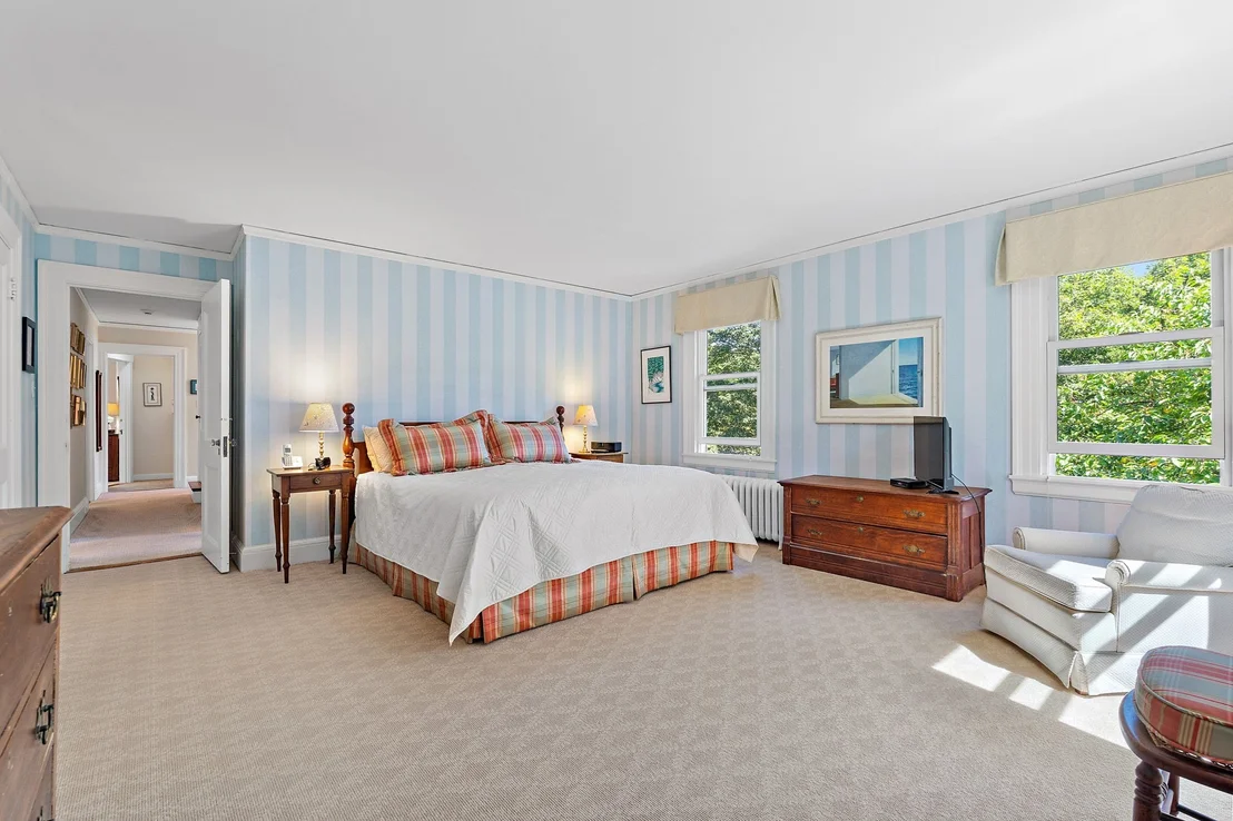 Photo of 8 Oakmount Circle