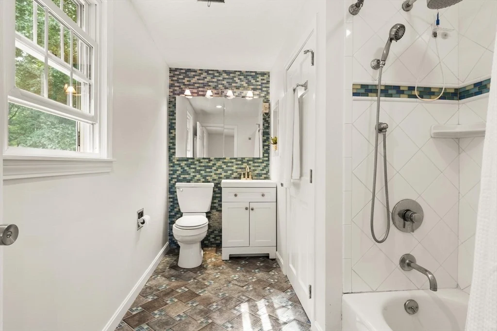 Photo of 368 Acton Rd