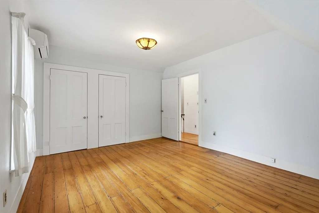 Photo of 38 Round Hill Road