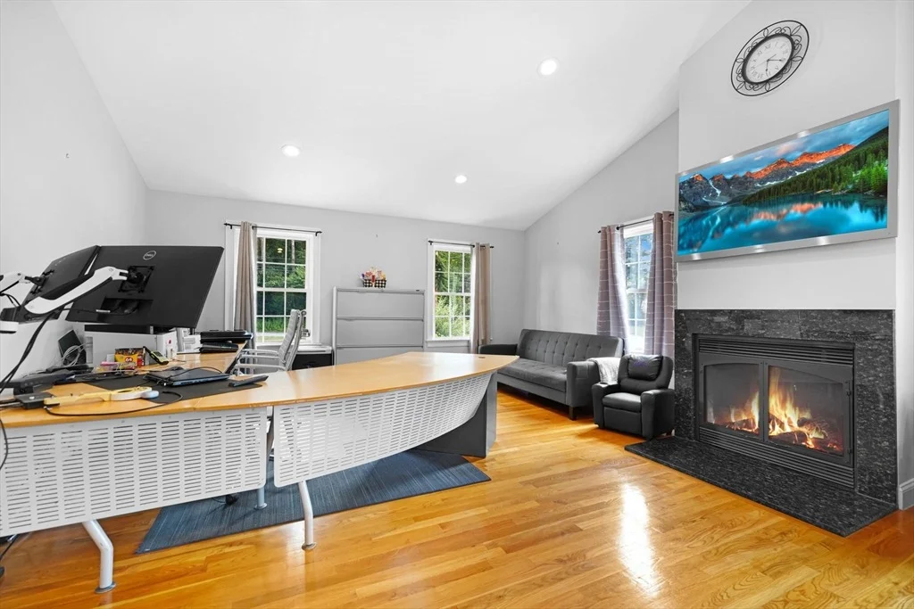 Photo of 489 Main St