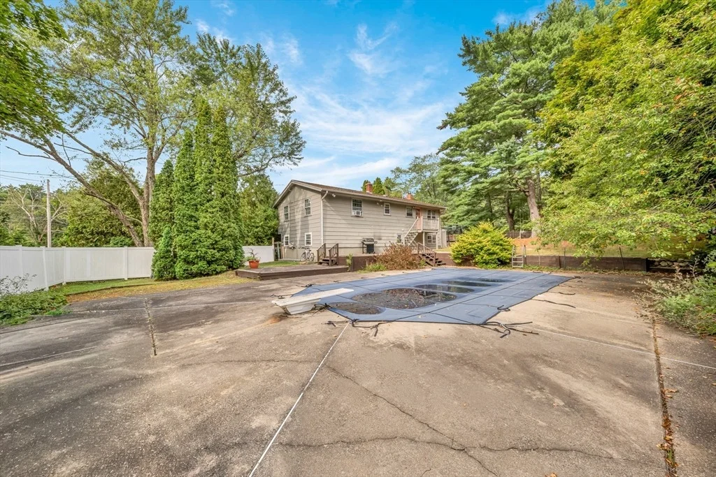 Photo of 1 Howe St