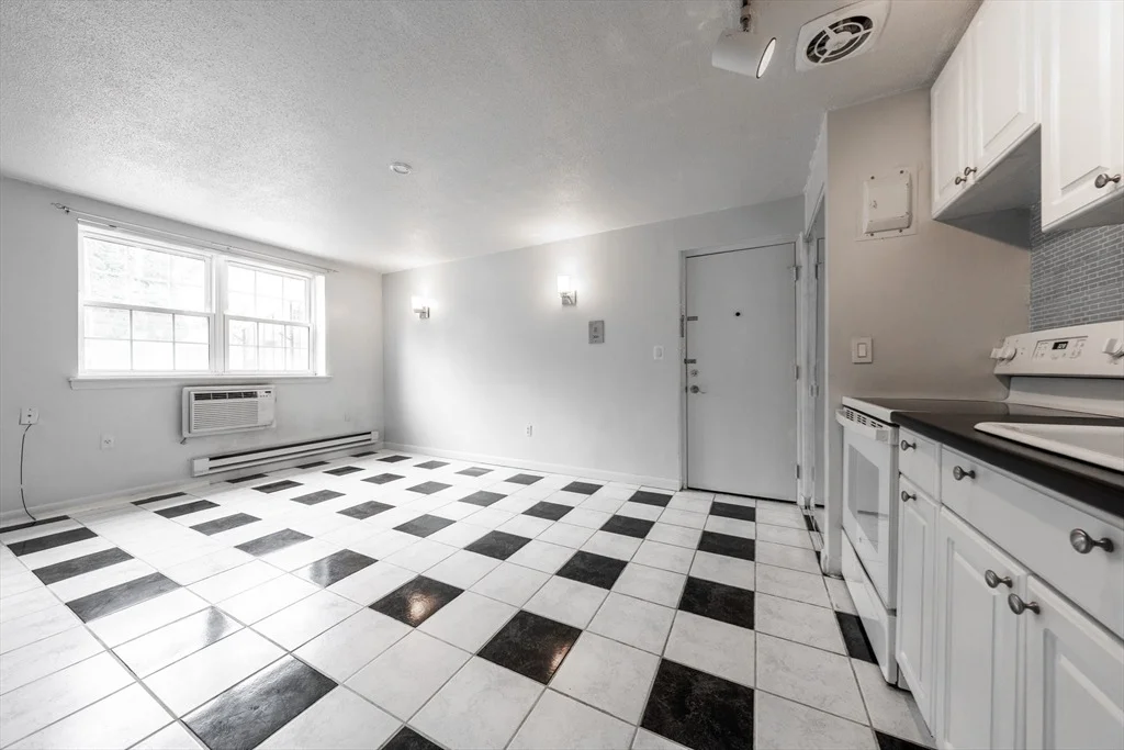 Photo of Unit 2 at 10 Colonial Village Dr