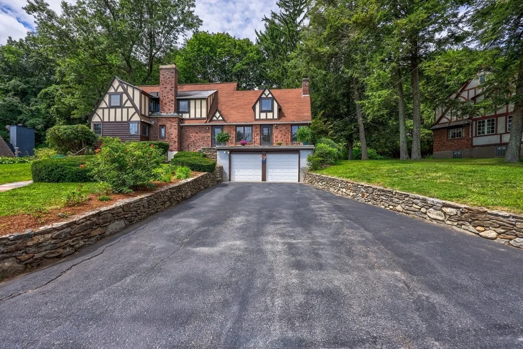 Photo of 6 Old Brook Dr