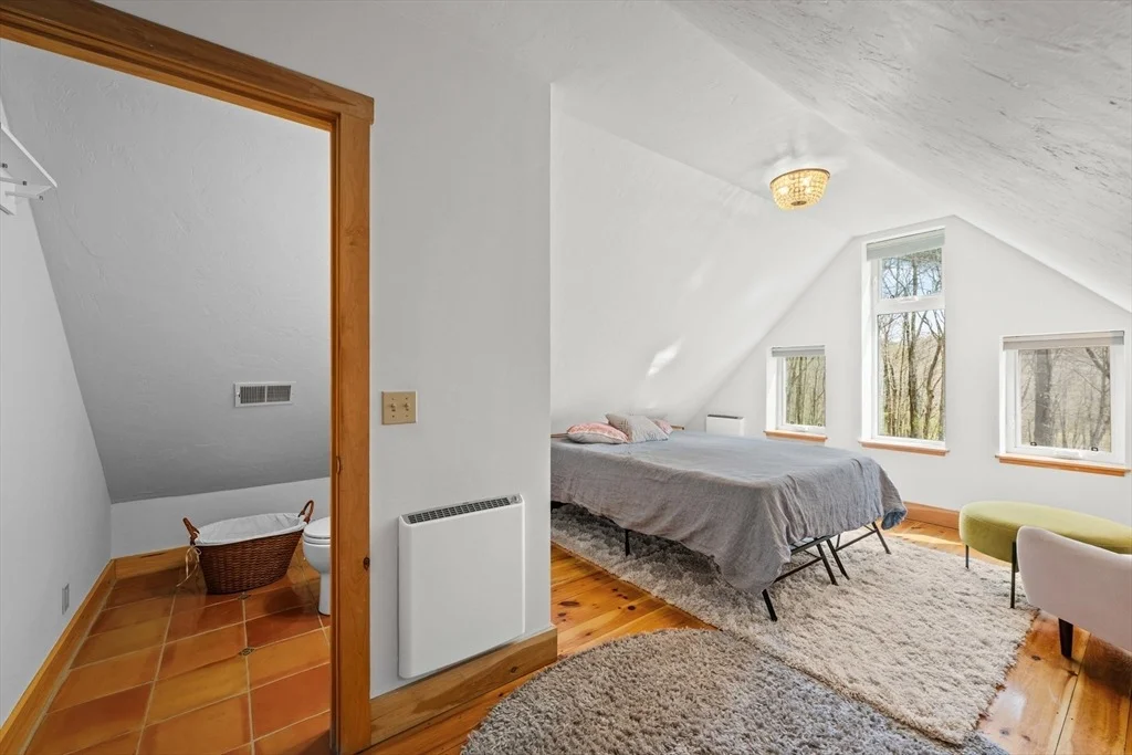 Photo of 999 Sheldon Road