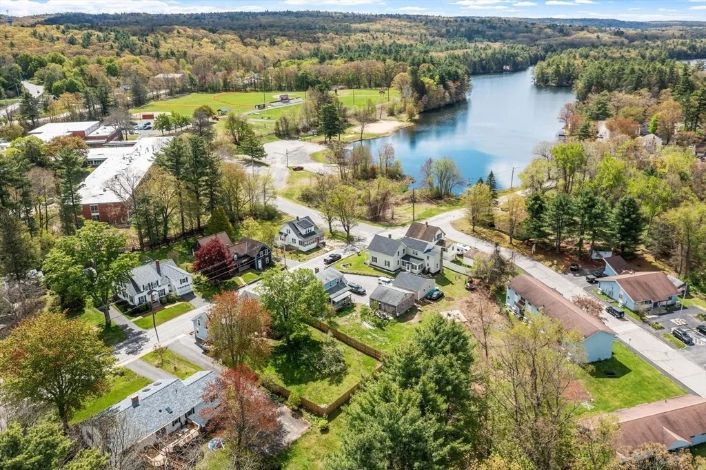 Photo of 125 Lake Ellis Rd