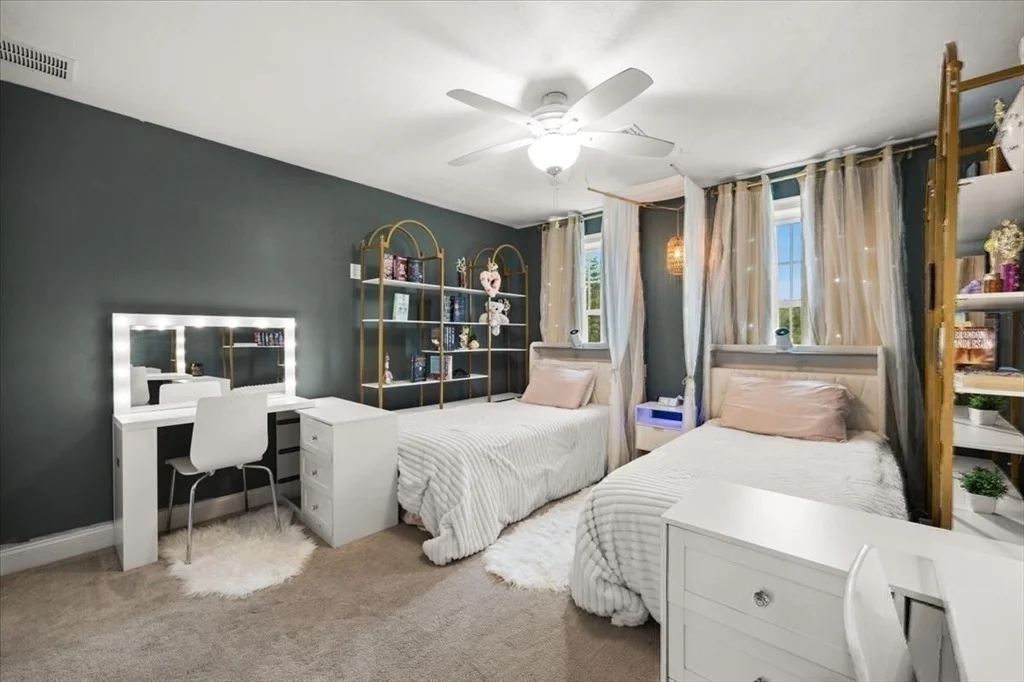 Photo of 8 Paddock Cir