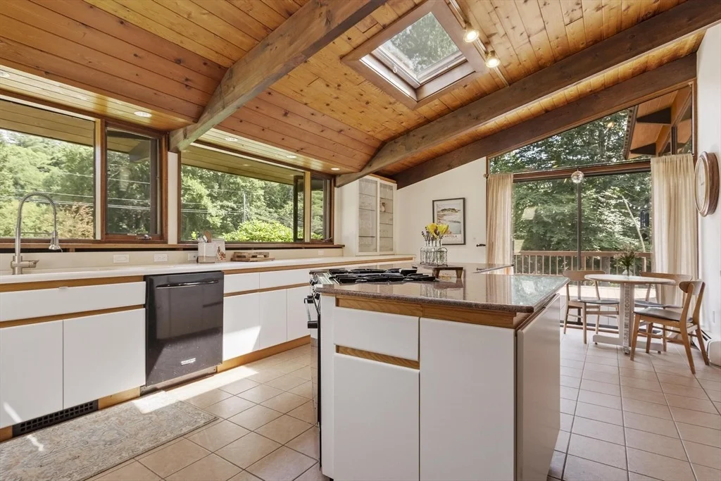 Photo of 64 Woodside Rd