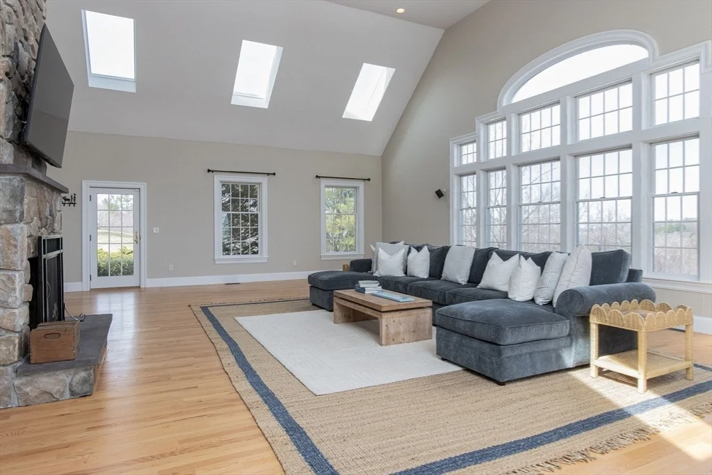 Photo of 63 Skyfields Dr