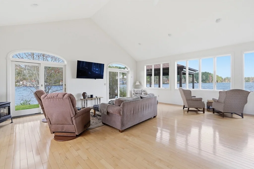 Photo of 18 River Rd