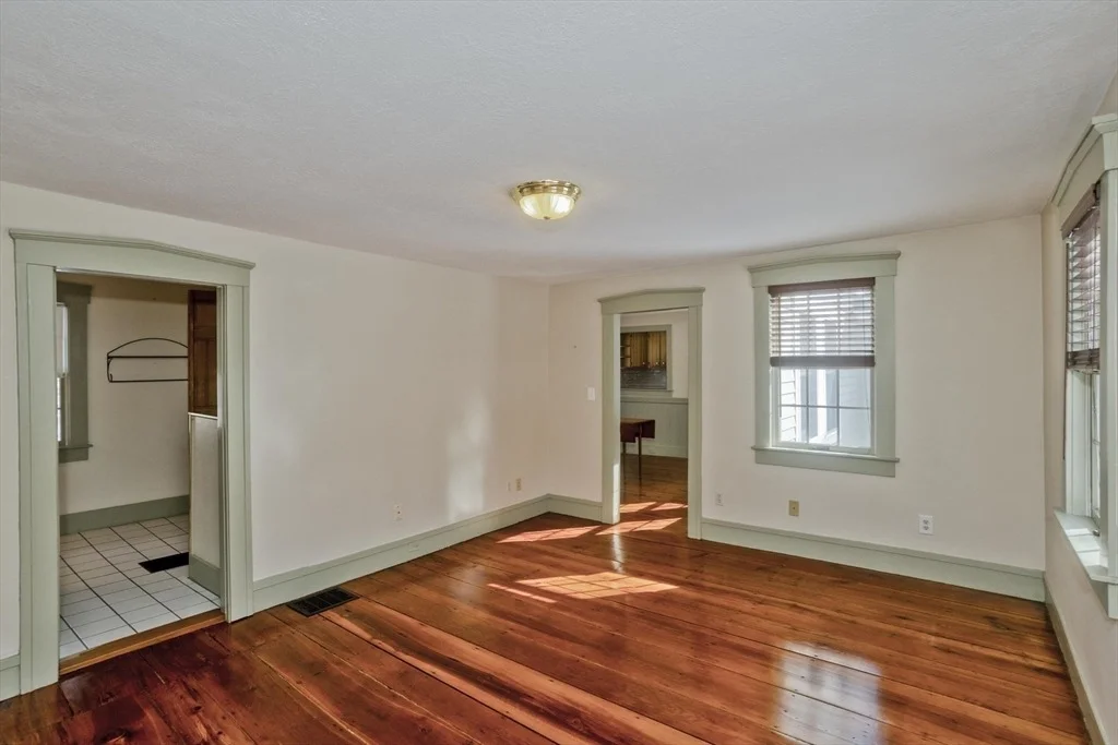 Photo of 172 Main St
