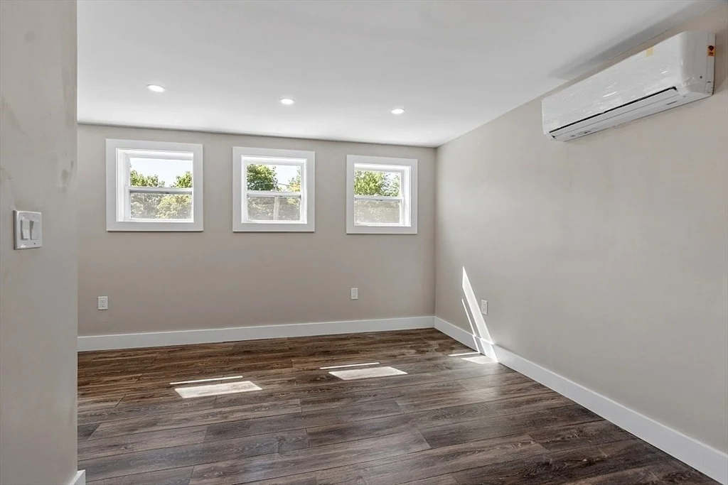 Photo of Unit 2 at 51 School St