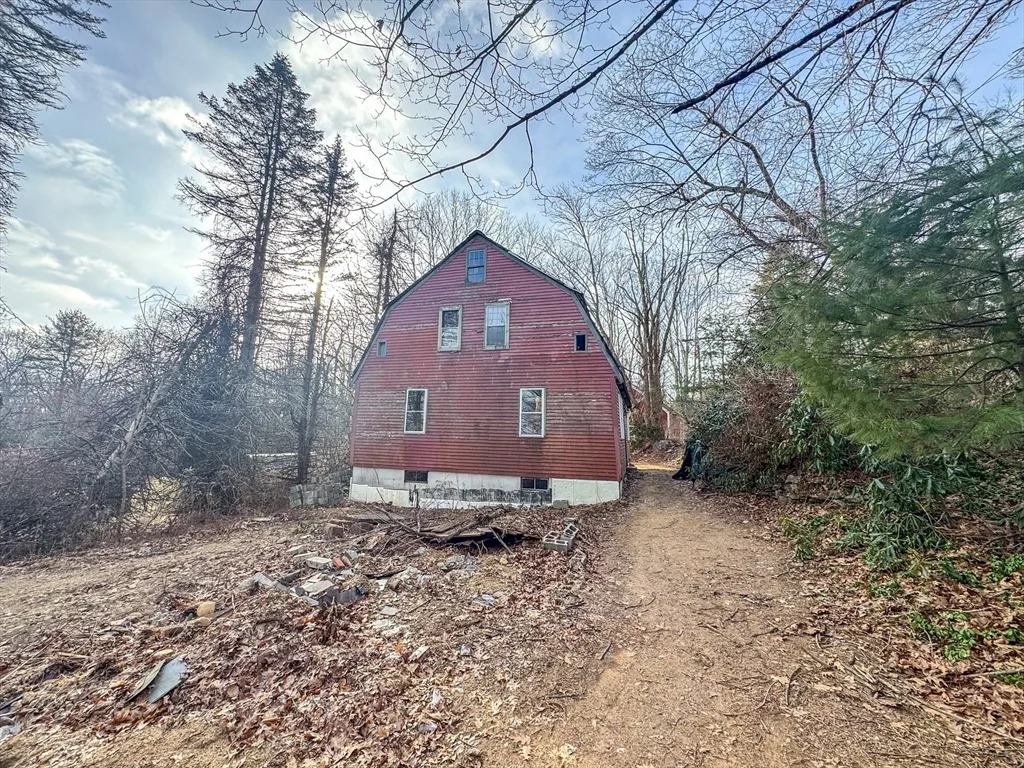 Photo of 203 Chamberlain Hill Rd