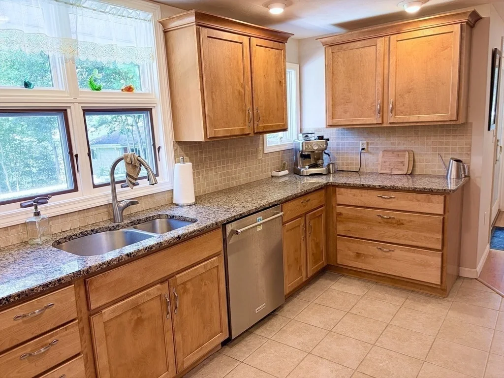 Photo of 11 Cove Dr
