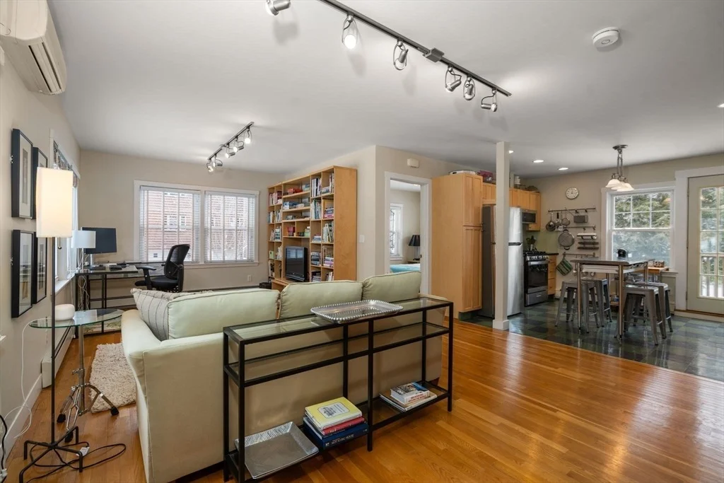 Photo of 327 Franklin St