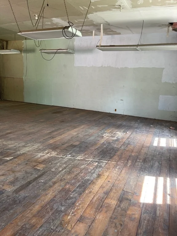 Photo of 662 Main St