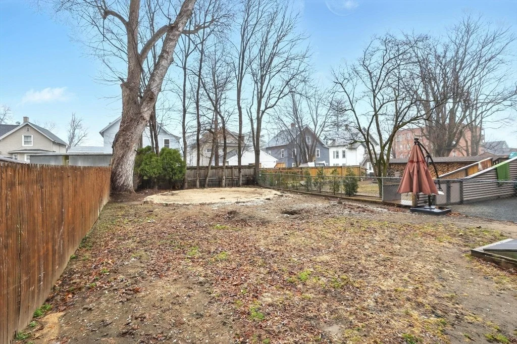 Photo of 2 1/2 James St