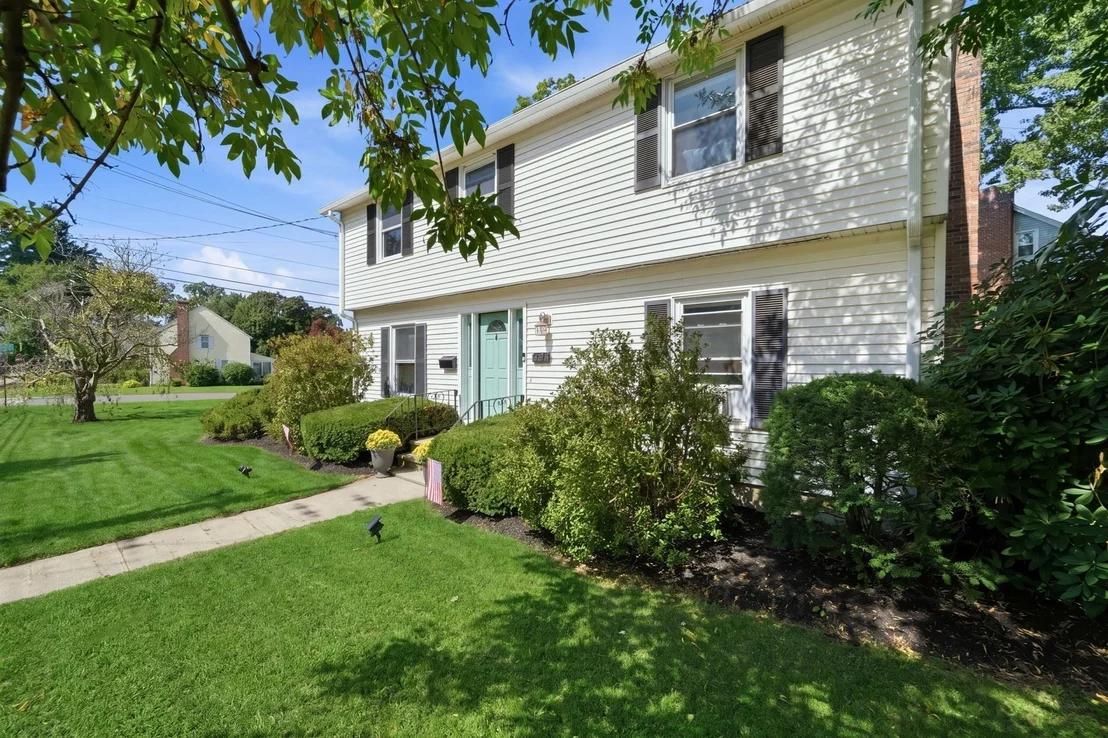 Photo of 380 Plumtree Rd
