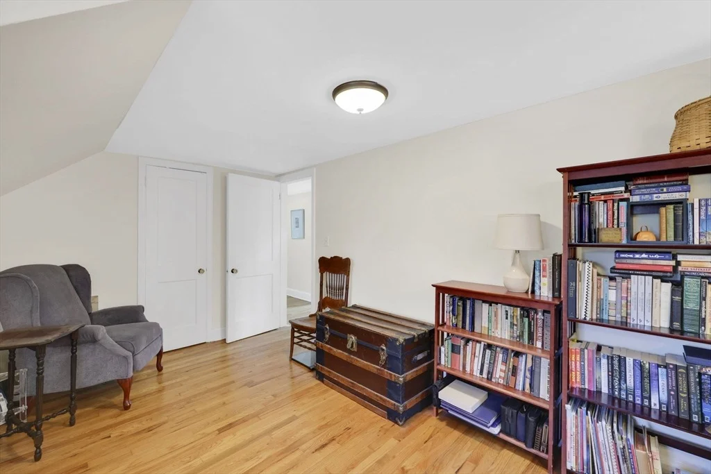 Photo of 378 Roosevelt Ave