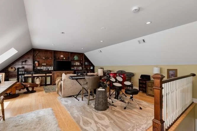 Photo of 8 Sergeant Roode Ln.