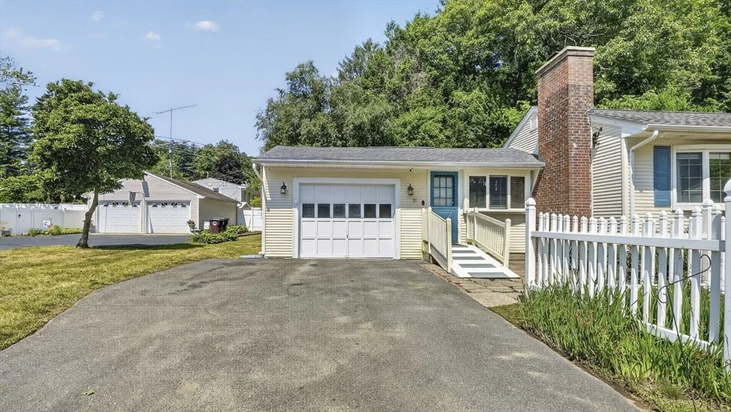 Photo of 31 Shaker Rd