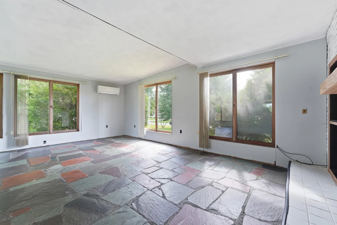 Photo of 31 Woodcrest Road