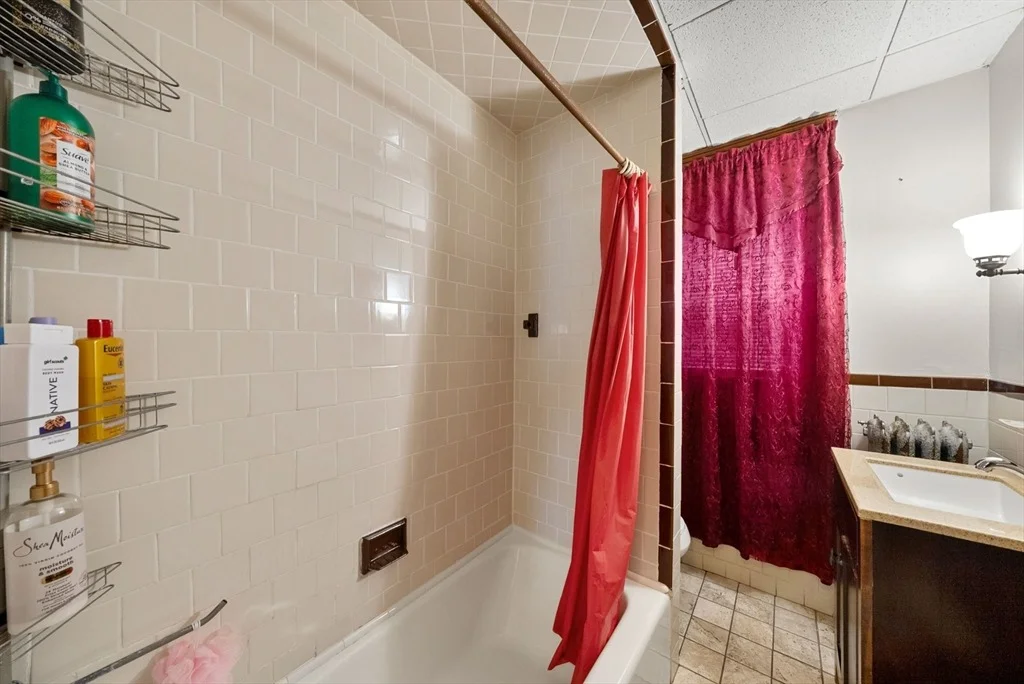 Photo of 562 Broadway