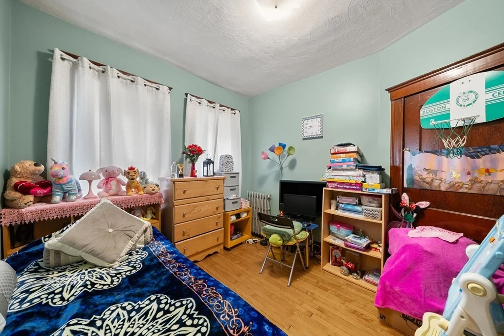 Photo of 562 Broadway
