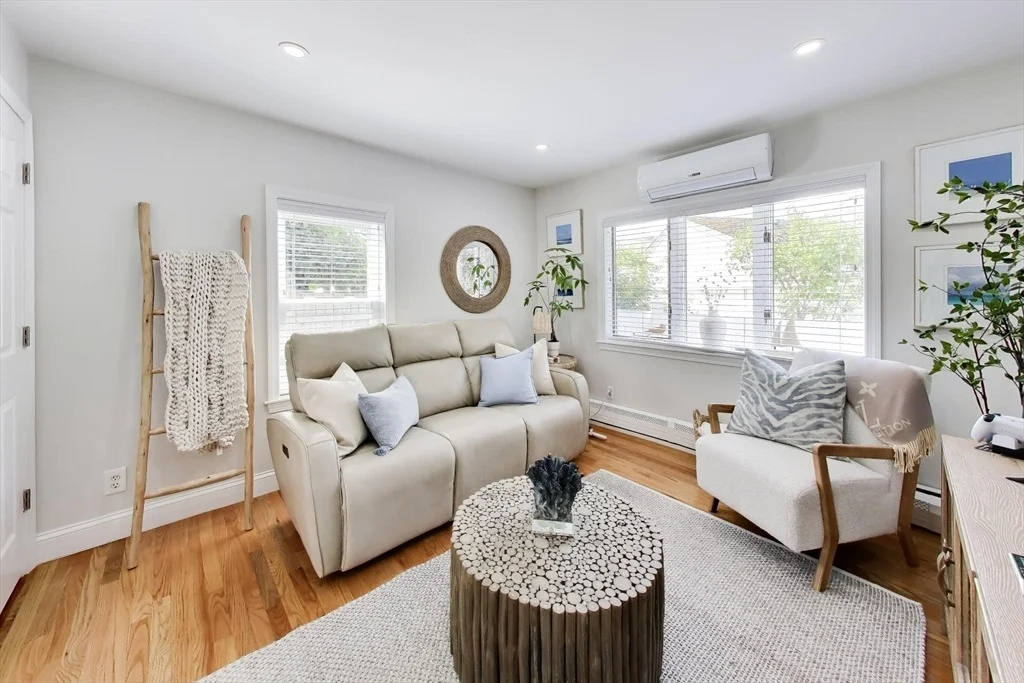 Photo of 405 Whiting Ave