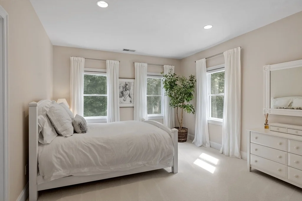 Photo of 77 Revolutionary Road