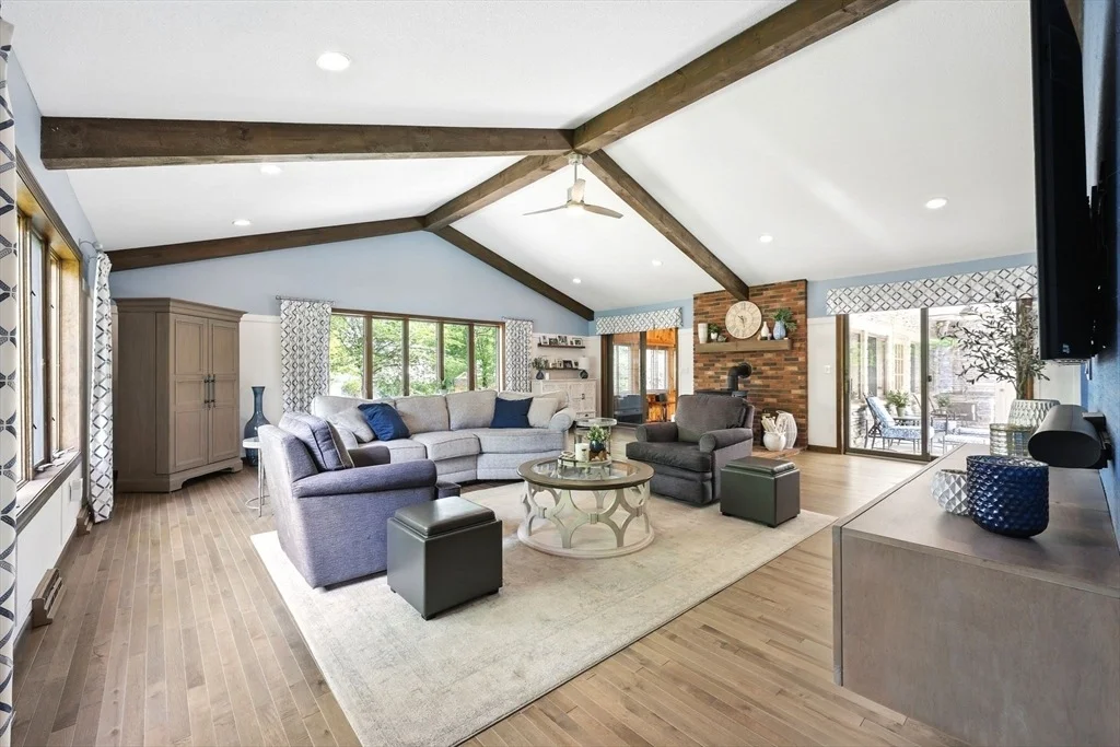 Photo of 2 Cedar Oak Dr