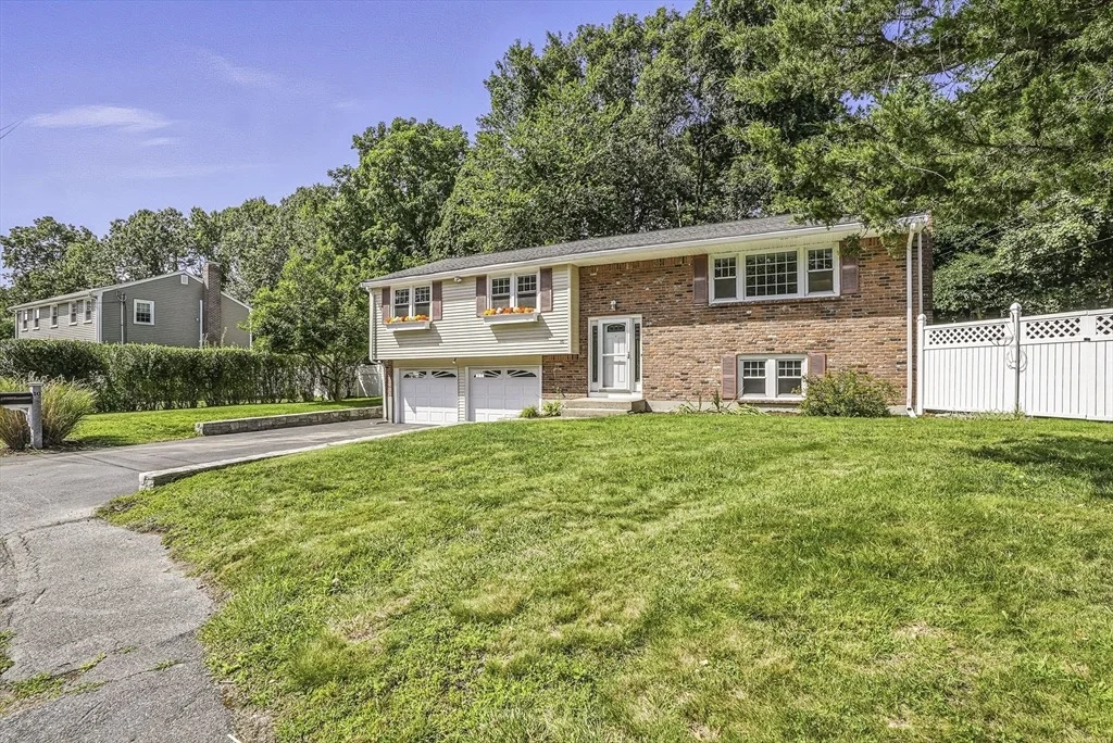 Photo of 10 Diantonio Dr