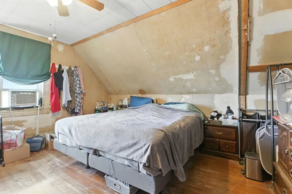 Photo of 2 Lyons St
