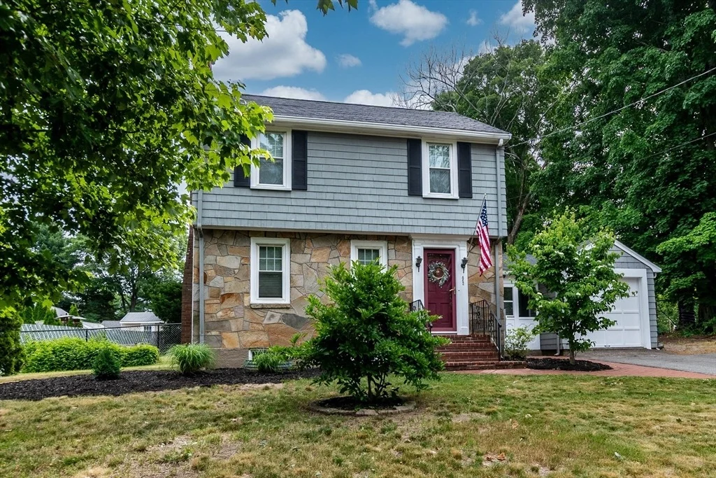 Photo of 862 Pleasant Street