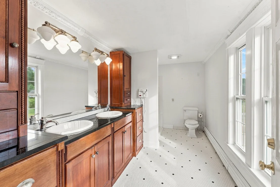 Photo of 27 Charles Ave